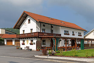 Café-Pension mit Ferienwohnungen in Achslach